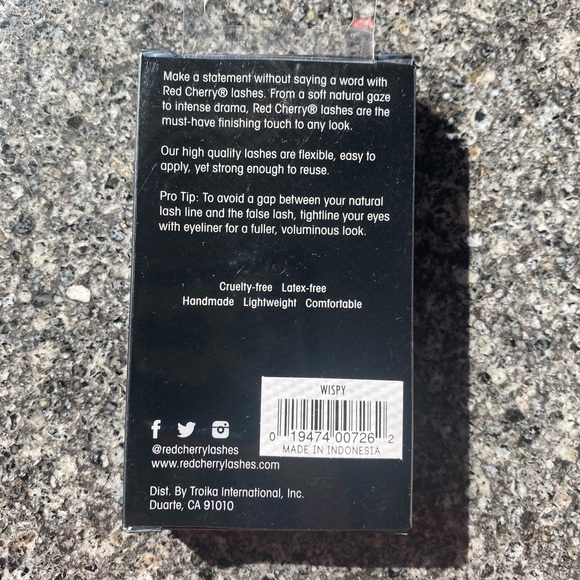 Eyelashes - Picture 2 of 2